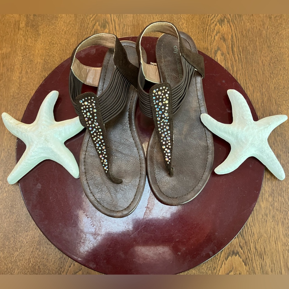 City Classified Brown Suede/Leather Bedazzled thong sandals. Sz 8. 1” heels.